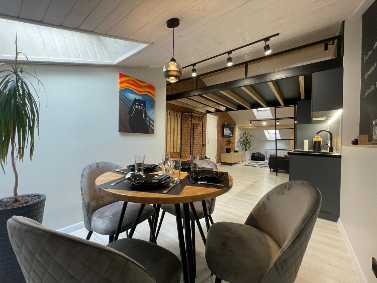 «гори́ще на площі польський ринок» Apartment Kamianets-Podilskyi