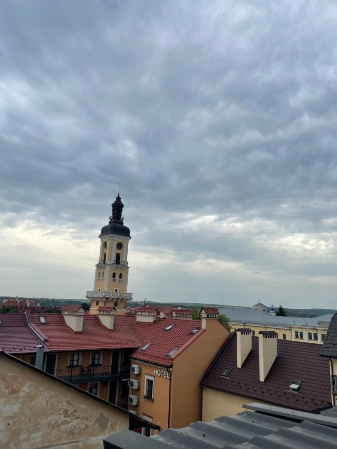 «гори́ще на площі польський ринок» * Kamianets-Podilskyi
