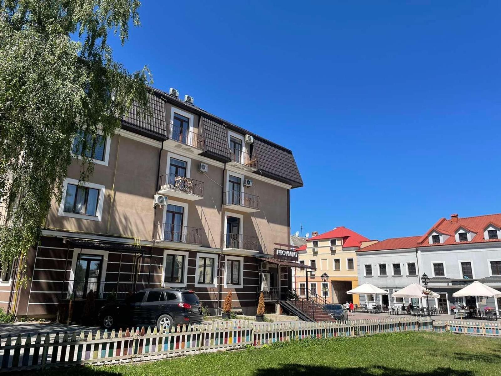 «гори́ще на площі польський ринок» Apartment