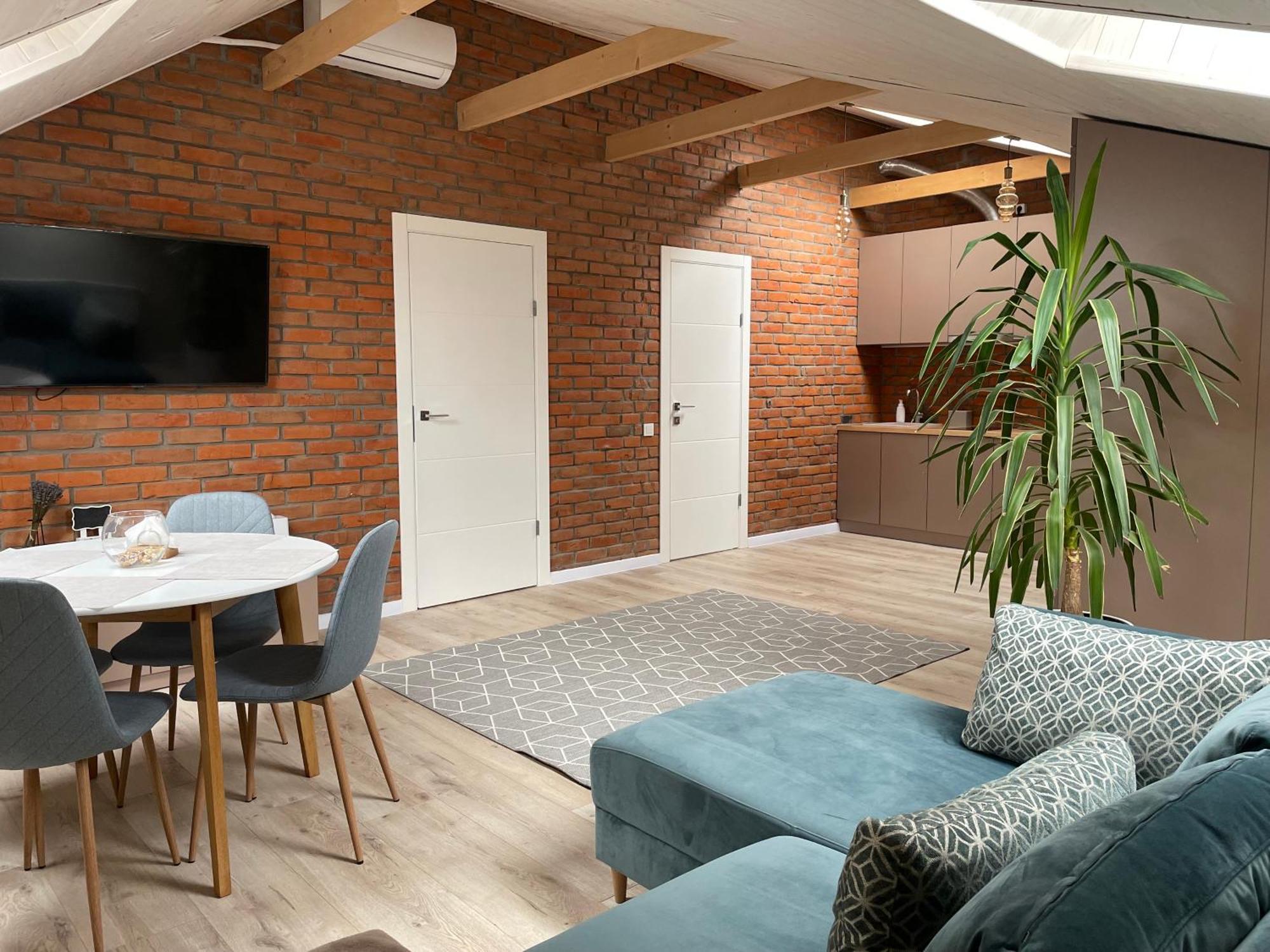 «гори́ще на площі польський ринок» Apartment Kamianets-Podilskyi